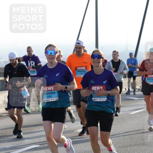 03.10.2026 - Köhlbrandbrückenlauf Strokosch-Dieckow http://msf.ph/oto/10596060 03.10.2026 09:27:36 Position 1 1504, 2683, 2602, 2475 meine-sportfotos.de
