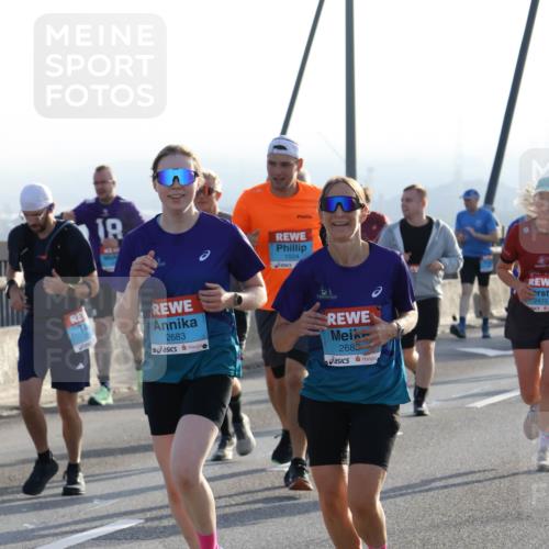 03.10.2026 - Köhlbrandbrückenlauf Strokosch-Dieckow http://msf.ph/oto/10596064 03.10.2026 09:27:36 Position 1 18, 1504, 2683, 2682, 2475 meine-sportfotos.de