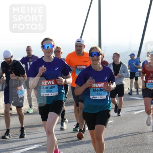 03.10.2026 - Köhlbrandbrückenlauf Strokosch-Dieckow http://msf.ph/oto/10596069 03.10.2026 09:27:36 Position 1 2683, 2682, 2475 meine-sportfotos.de