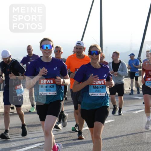 03.10.2026 - Köhlbrandbrückenlauf Strokosch-Dieckow http://msf.ph/oto/10596071 03.10.2026 09:27:36 Position 1 2683, 2682 meine-sportfotos.de