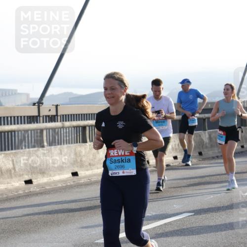 03.10.2026 - Köhlbrandbrückenlauf Strokosch-Dieckow http://msf.ph/oto/10596091 03.10.2026 09:27:44 Position 1 2096, 2696, 1616 meine-sportfotos.de