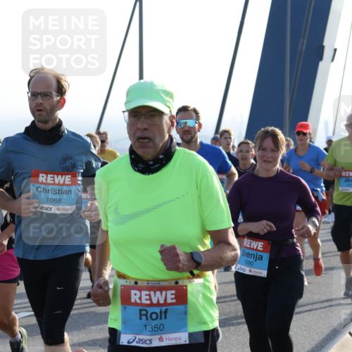 03.10.2026 - Köhlbrandbrückenlauf Strokosch-Dieckow http://msf.ph/oto/10596108 03.10.2026 09:27:47 Position 1 1068, 1350, 1090 meine-sportfotos.de