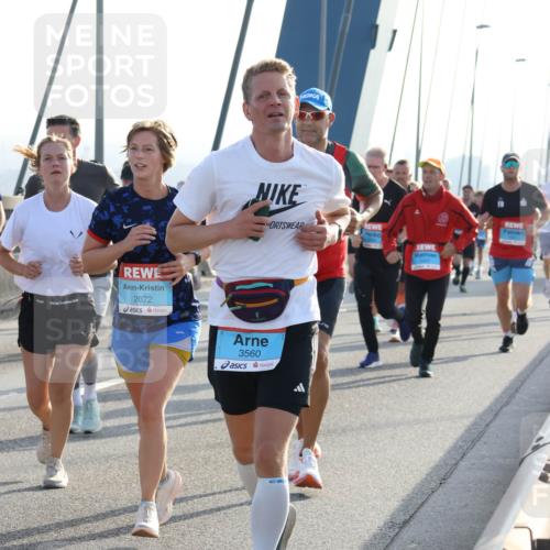 03.10.2026 - Köhlbrandbrückenlauf Strokosch-Dieckow http://msf.ph/oto/10596164 03.10.2026 09:27:56 Position 1 2072, 3560 meine-sportfotos.de