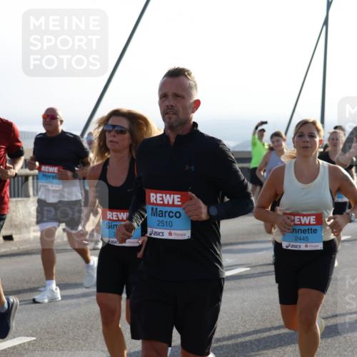 03.10.2026 - Köhlbrandbrückenlauf Strokosch-Dieckow http://msf.ph/oto/10596185 03.10.2026 09:28:04 Position 1 2510, 2445 meine-sportfotos.de