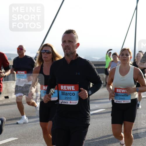 03.10.2026 - Köhlbrandbrückenlauf Strokosch-Dieckow http://msf.ph/oto/10596190 03.10.2026 09:28:04 Position 1 2510, 2445 meine-sportfotos.de