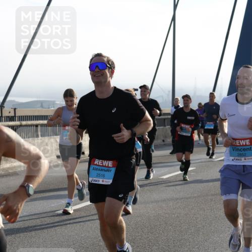 03.10.2026 - Köhlbrandbrückenlauf Strokosch-Dieckow http://msf.ph/oto/10596202 03.10.2026 09:28:05 Position 1 2516, 2852 meine-sportfotos.de