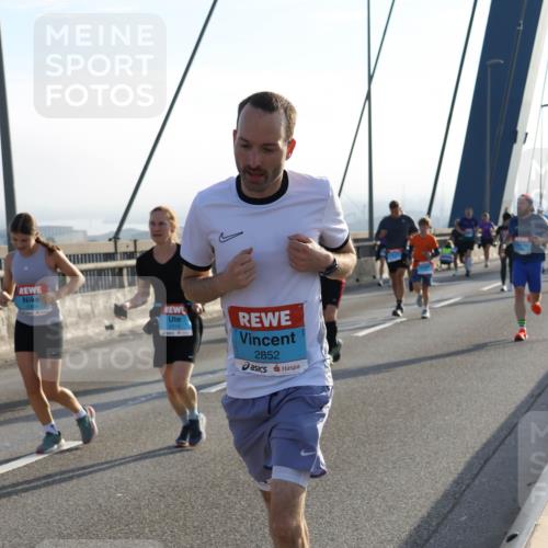 03.10.2026 - Köhlbrandbrückenlauf Strokosch-Dieckow http://msf.ph/oto/10596220 03.10.2026 09:28:06 Position 1 2304, 2852 meine-sportfotos.de
