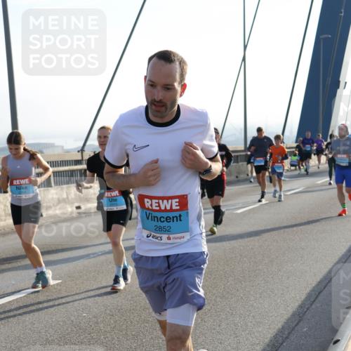 03.10.2026 - Köhlbrandbrückenlauf Strokosch-Dieckow http://msf.ph/oto/10596224 03.10.2026 09:28:06 Position 1 2315, 2852 meine-sportfotos.de