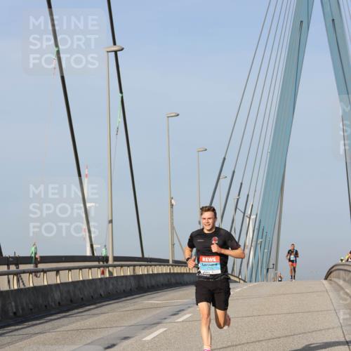 03.10.2026 - Köhlbrandbrückenlauf Strokosch-Dieckow http://msf.ph/oto/10596274 03.10.2026 09:28:29 Position 2  meine-sportfotos.de