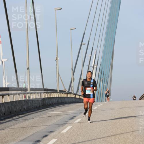 03.10.2026 - Köhlbrandbrückenlauf Strokosch-Dieckow http://msf.ph/oto/10596301 03.10.2026 09:28:41 Position 2 1 meine-sportfotos.de