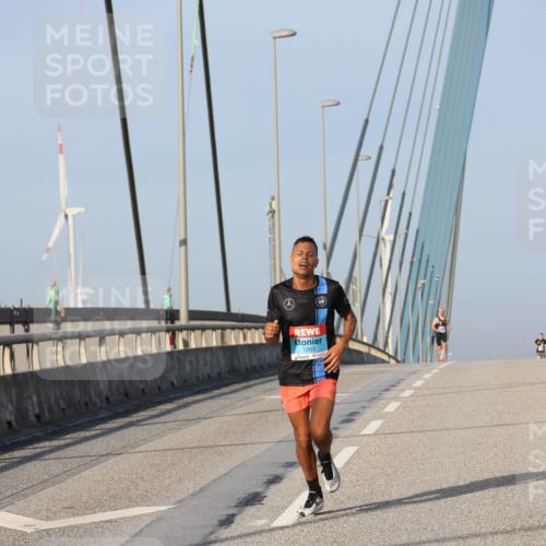 03.10.2026 - Köhlbrandbrückenlauf Strokosch-Dieckow http://msf.ph/oto/10596320 03.10.2026 09:28:43 Position 2 1263 meine-sportfotos.de
