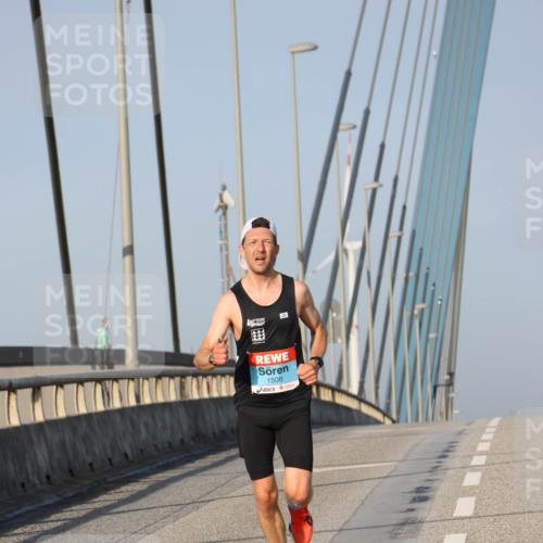 03.10.2026 - Köhlbrandbrückenlauf Strokosch-Dieckow http://msf.ph/oto/10596357 03.10.2026 09:29:01 Position 2 4, 1508 meine-sportfotos.de