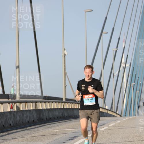 03.10.2026 - Köhlbrandbrückenlauf Strokosch-Dieckow http://msf.ph/oto/10596373 03.10.2026 09:29:09 Position 2 2026, 2106 meine-sportfotos.de