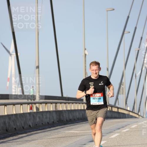 03.10.2026 - Köhlbrandbrückenlauf Strokosch-Dieckow http://msf.ph/oto/10596393 03.10.2026 09:29:09 Position 2 1026, 2106 meine-sportfotos.de