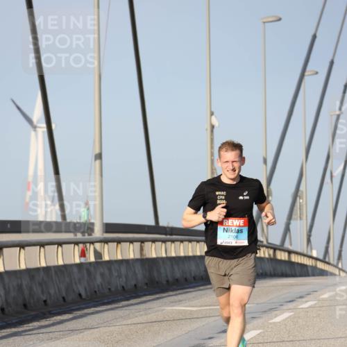 03.10.2026 - Köhlbrandbrückenlauf Strokosch-Dieckow http://msf.ph/oto/10596395 03.10.2026 09:29:09 Position 2 2026, 2106 meine-sportfotos.de