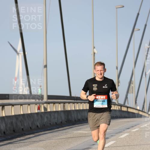 03.10.2026 - Köhlbrandbrückenlauf Strokosch-Dieckow http://msf.ph/oto/10596398 03.10.2026 09:29:09 Position 2 1026, 2106 meine-sportfotos.de