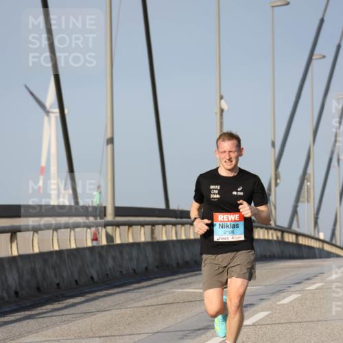 03.10.2026 - Köhlbrandbrückenlauf Strokosch-Dieckow http://msf.ph/oto/10596400 03.10.2026 09:29:10 Position 2 2086, 2106 meine-sportfotos.de