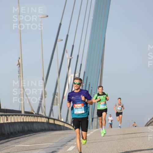 03.10.2026 - Köhlbrandbrückenlauf Strokosch-Dieckow http://msf.ph/oto/10596464 03.10.2026 09:29:50 Position 2 2111 meine-sportfotos.de