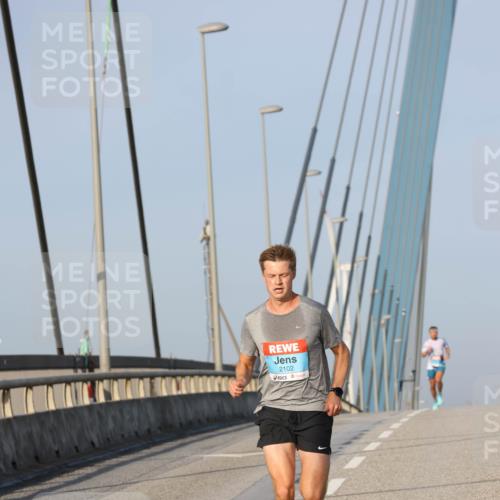 03.10.2026 - Köhlbrandbrückenlauf Strokosch-Dieckow http://msf.ph/oto/10597448 03.10.2026 09:30:04 Position 2 2102 meine-sportfotos.de