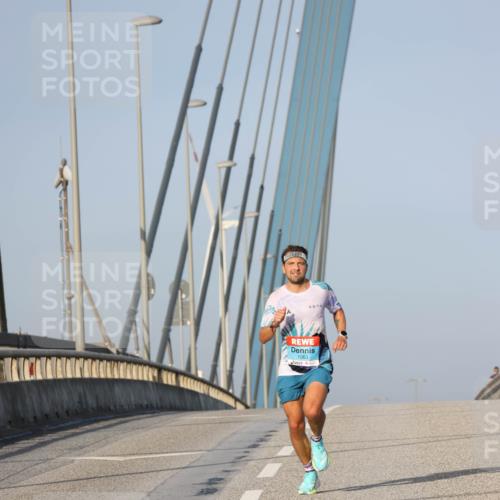 03.10.2026 - Köhlbrandbrückenlauf Strokosch-Dieckow http://msf.ph/oto/10597456 03.10.2026 09:30:14 Position 2 1063 meine-sportfotos.de