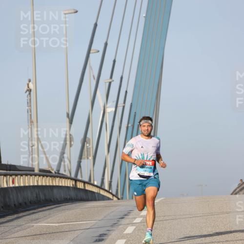 03.10.2026 - Köhlbrandbrückenlauf Strokosch-Dieckow http://msf.ph/oto/10597465 03.10.2026 09:30:14 Position 2 1063 meine-sportfotos.de