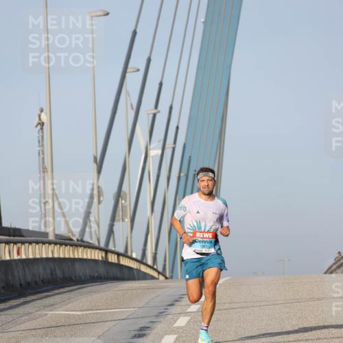 03.10.2026 - Köhlbrandbrückenlauf Strokosch-Dieckow http://msf.ph/oto/10597468 03.10.2026 09:30:14 Position 2 201, 1063 meine-sportfotos.de