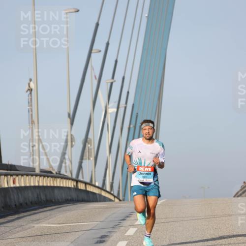 03.10.2026 - Köhlbrandbrückenlauf Strokosch-Dieckow http://msf.ph/oto/10597470 03.10.2026 09:30:14 Position 2 1063 meine-sportfotos.de