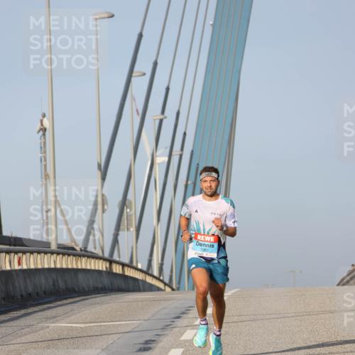 03.10.2026 - Köhlbrandbrückenlauf Strokosch-Dieckow http://msf.ph/oto/10597476 03.10.2026 09:30:14 Position 2 1063 meine-sportfotos.de