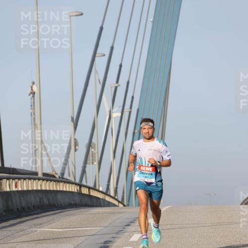 03.10.2026 - Köhlbrandbrückenlauf Strokosch-Dieckow http://msf.ph/oto/10597478 03.10.2026 09:30:14 Position 2 1063 meine-sportfotos.de