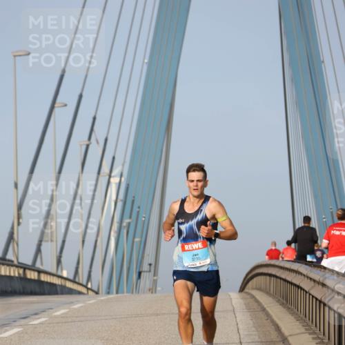 03.10.2026 - Köhlbrandbrückenlauf Strokosch-Dieckow http://msf.ph/oto/10597490 03.10.2026 09:30:24 Position 2 3735 meine-sportfotos.de