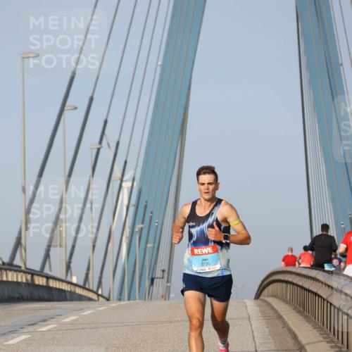 03.10.2026 - Köhlbrandbrückenlauf Strokosch-Dieckow http://msf.ph/oto/10597492 03.10.2026 09:30:24 Position 2 3735 meine-sportfotos.de