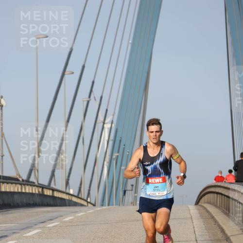 03.10.2026 - Köhlbrandbrückenlauf Strokosch-Dieckow http://msf.ph/oto/10597504 03.10.2026 09:30:24 Position 2 3735 meine-sportfotos.de