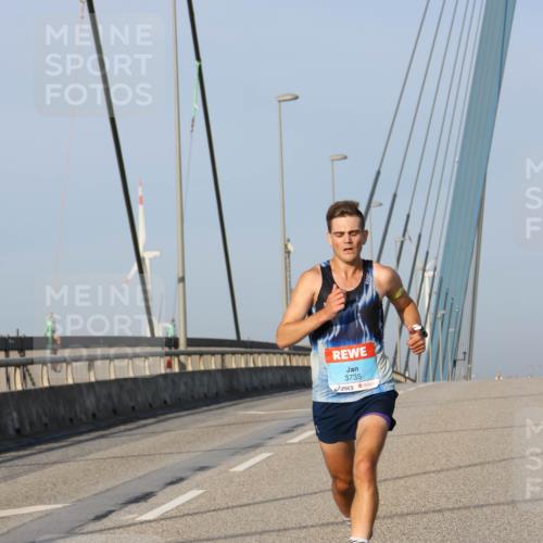03.10.2026 - Köhlbrandbrückenlauf Strokosch-Dieckow http://msf.ph/oto/10597526 03.10.2026 09:30:27 Position 2 3735 meine-sportfotos.de