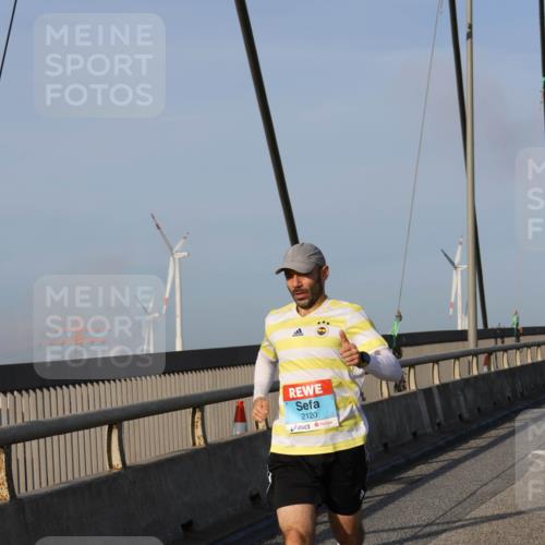 03.10.2026 - Köhlbrandbrückenlauf Strokosch-Dieckow http://msf.ph/oto/10597750 03.10.2026 09:31:47 Position 2 2120 meine-sportfotos.de