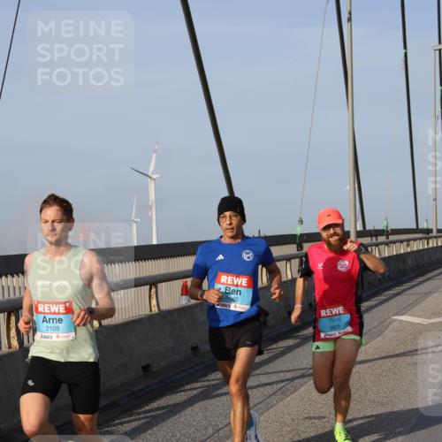 03.10.2026 - Köhlbrandbrückenlauf Strokosch-Dieckow http://msf.ph/oto/10597835 03.10.2026 09:32:00 Position 2 2109, 1083, 3823 meine-sportfotos.de