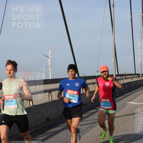 03.10.2026 - Köhlbrandbrückenlauf Strokosch-Dieckow http://msf.ph/oto/10597838 03.10.2026 09:32:00 Position 2 2109, 1083, 3823 meine-sportfotos.de