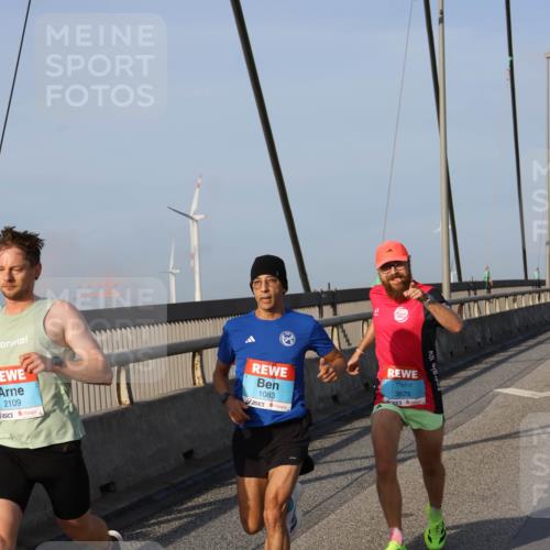 03.10.2026 - Köhlbrandbrückenlauf Strokosch-Dieckow http://msf.ph/oto/10597843 03.10.2026 09:32:01 Position 2 2109, 1083, 3823 meine-sportfotos.de