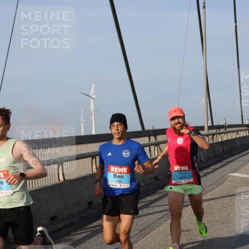 03.10.2026 - Köhlbrandbrückenlauf Strokosch-Dieckow http://msf.ph/oto/10597848 03.10.2026 09:32:01 Position 2 09, 1083, 3823 meine-sportfotos.de