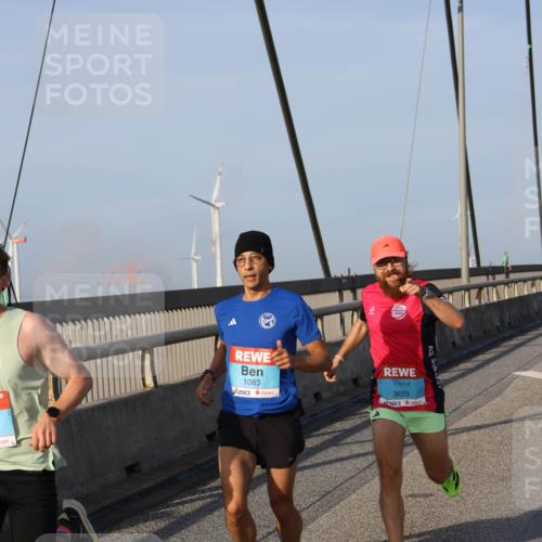 03.10.2026 - Köhlbrandbrückenlauf Strokosch-Dieckow http://msf.ph/oto/10597850 03.10.2026 09:32:01 Position 2 1083, 3823 meine-sportfotos.de