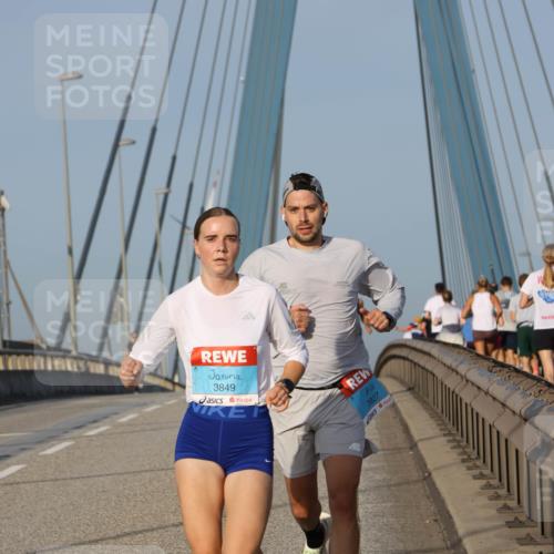 03.10.2026 - Köhlbrandbrückenlauf Strokosch-Dieckow http://msf.ph/oto/10597911 03.10.2026 09:32:13 Position 2 3849, 3827 meine-sportfotos.de