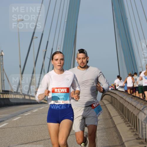 03.10.2026 - Köhlbrandbrückenlauf Strokosch-Dieckow http://msf.ph/oto/10597915 03.10.2026 09:32:14 Position 2 3849, 3827 meine-sportfotos.de