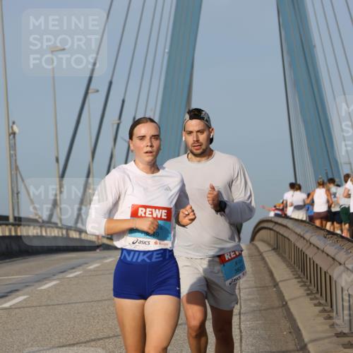 03.10.2026 - Köhlbrandbrückenlauf Strokosch-Dieckow http://msf.ph/oto/10597922 03.10.2026 09:32:14 Position 2 3649, 3827 meine-sportfotos.de
