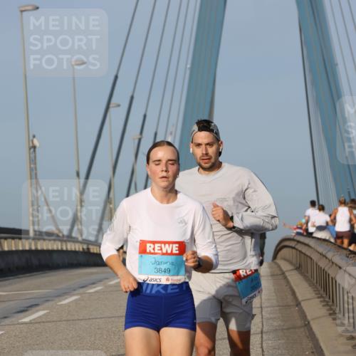 03.10.2026 - Köhlbrandbrückenlauf Strokosch-Dieckow http://msf.ph/oto/10597928 03.10.2026 09:32:14 Position 2 3849, 3827 meine-sportfotos.de