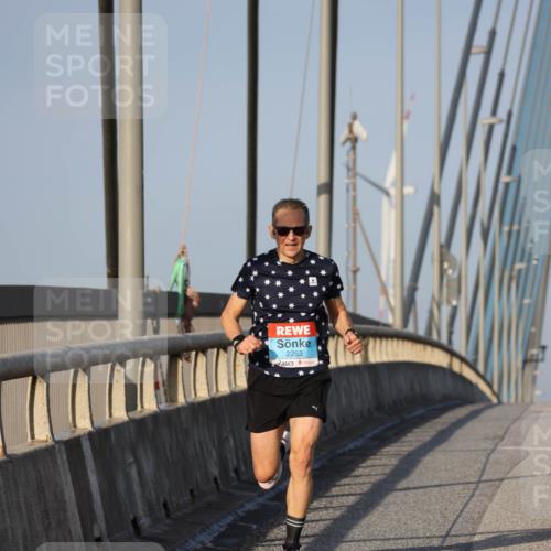 03.10.2026 - Köhlbrandbrückenlauf Strokosch-Dieckow http://msf.ph/oto/10597986 03.10.2026 09:32:34 Position 2 2263 meine-sportfotos.de