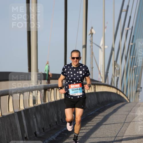 03.10.2026 - Köhlbrandbrückenlauf Strokosch-Dieckow http://msf.ph/oto/10597992 03.10.2026 09:32:34 Position 2 2263 meine-sportfotos.de
