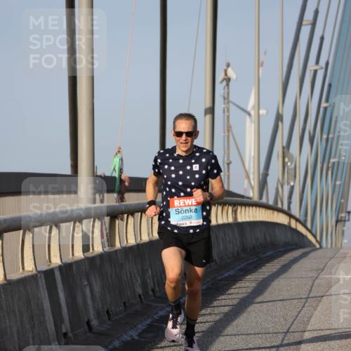 03.10.2026 - Köhlbrandbrückenlauf Strokosch-Dieckow http://msf.ph/oto/10597994 03.10.2026 09:32:34 Position 2 2263 meine-sportfotos.de