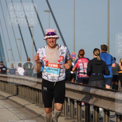 03.10.2026 - Köhlbrandbrückenlauf Strokosch-Dieckow http://msf.ph/oto/10598028 03.10.2026 09:32:40 Position 2 1716, 33, 16 meine-sportfotos.de