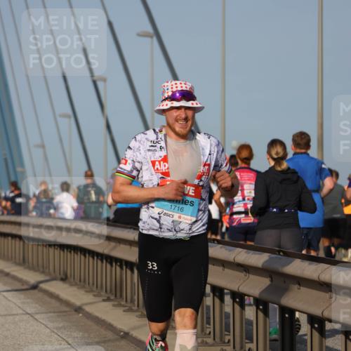03.10.2026 - Köhlbrandbrückenlauf Strokosch-Dieckow http://msf.ph/oto/10598038 03.10.2026 09:32:40 Position 2 33, 1716 meine-sportfotos.de