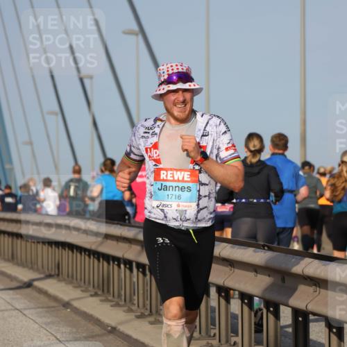 03.10.2026 - Köhlbrandbrückenlauf Strokosch-Dieckow http://msf.ph/oto/10598050 03.10.2026 09:32:40 Position 2 1716, 33 meine-sportfotos.de