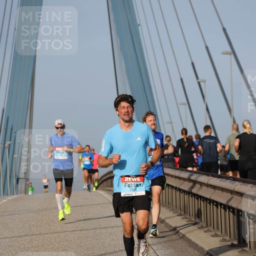 03.10.2026 - Köhlbrandbrückenlauf Strokosch-Dieckow http://msf.ph/oto/10598087 03.10.2026 09:32:51 Position 2 3705 meine-sportfotos.de